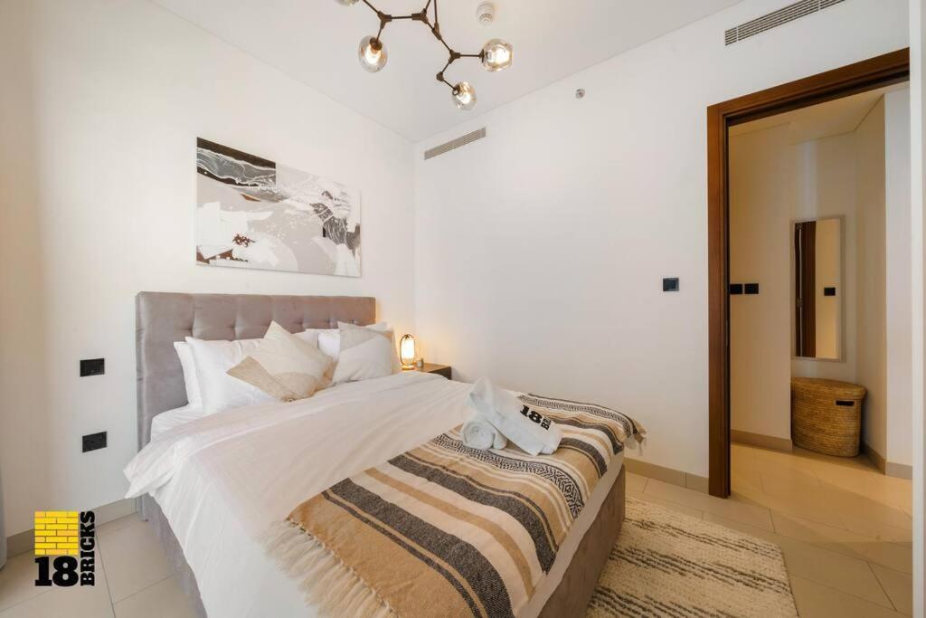 Apartment Sleek One Bed Sobha Vistas A1302 Dubai