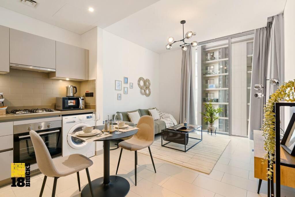 Apartment Sleek One Bed Sobha Vistas A1302 *