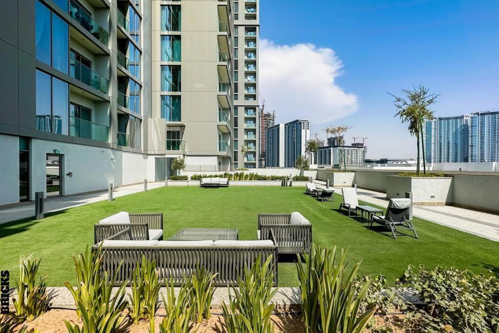 Apartment Sleek One Bed Sobha Vistas A1302